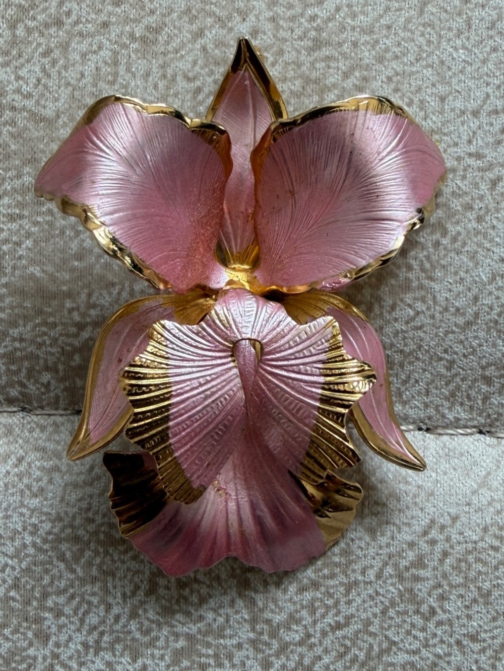 Vintage Signed Cathรฉ Gold Tone 3D Orchid Flower Brooch Pin Design 6532/1 MCM